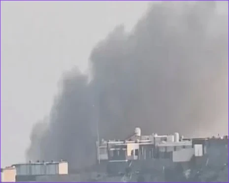 Houthi Missiles Strike Presidential Palace Complex in Aden