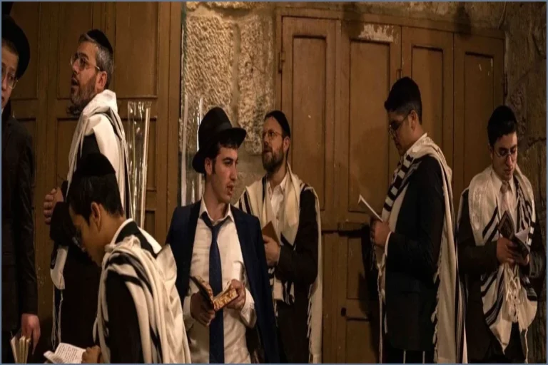 Hundreds of Israeli Settlers Storm Al-Aqsa and Joseph's Tomb