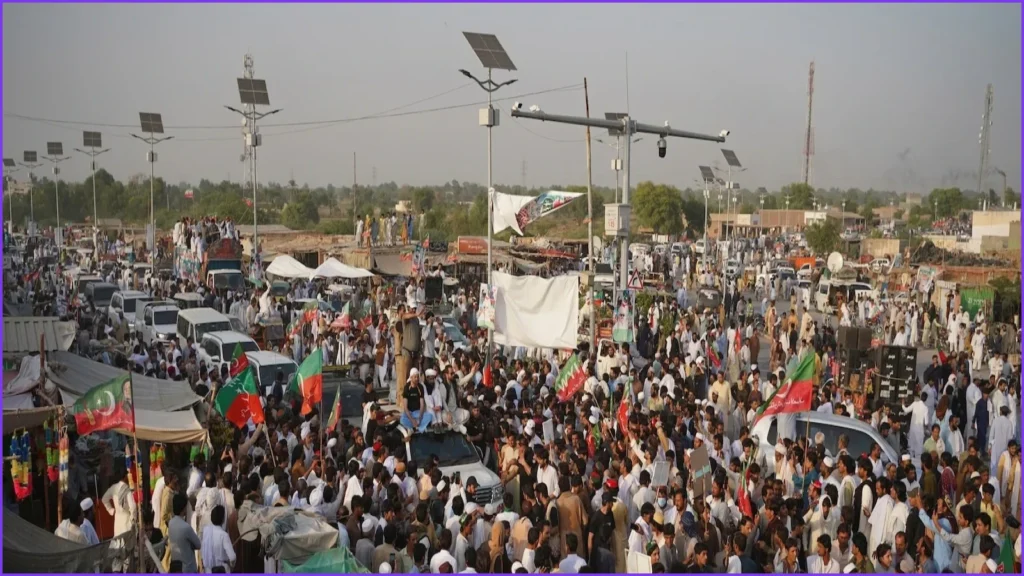 Imran Khan Supporters March Toward Islamabad Demanding His Release