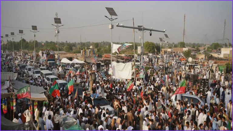 Imran Khan Supporters March Toward Islamabad Demanding His Release