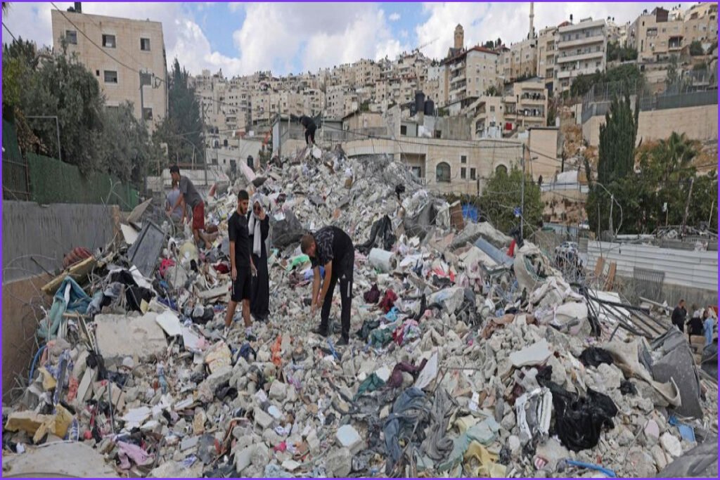 Israeli Forces Demolish Residential Building in Occupied East Jerusalem