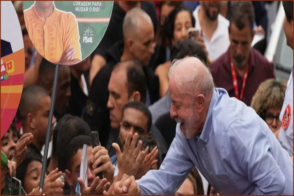 Lula and Bolsonaro Trade Blows in Final Brazil Election Scramble