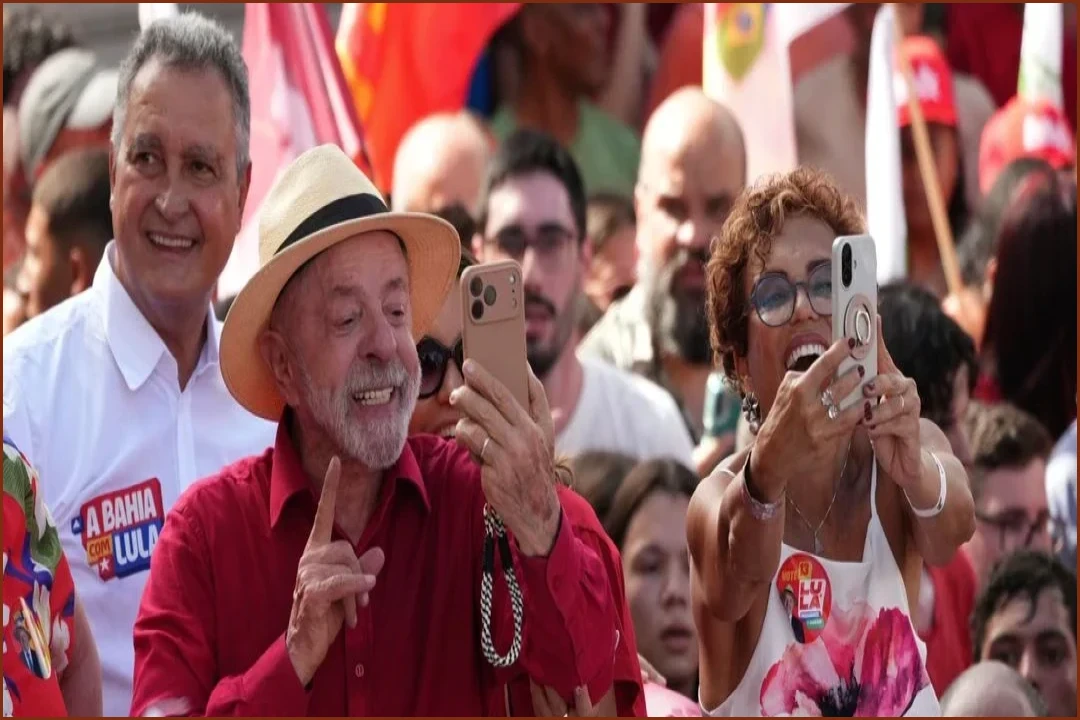 Lula and Flavio Bolsonaro Clash in Final Election Debate