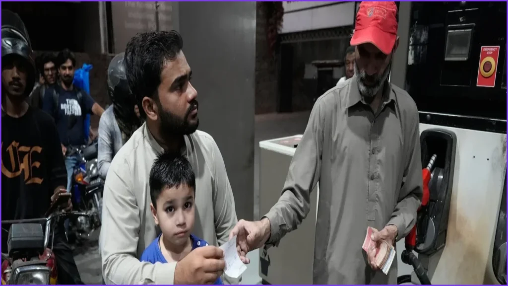 Pakistan Launches Fuel Subsidy Program for Nine Million Citizens