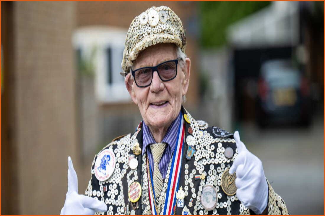 Pearly King of Peckham George Major Dies at 88
