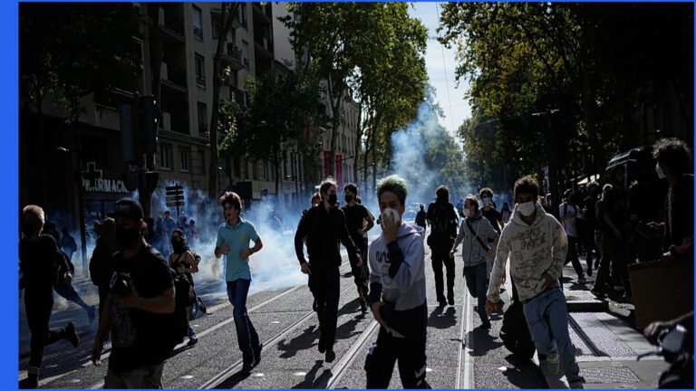 Severe Injuries and Arrests Mount in French School Protests