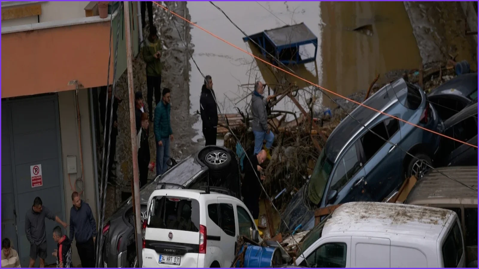 Severe Istanbul Flooding Leaves Four Dead After Record Rainfall