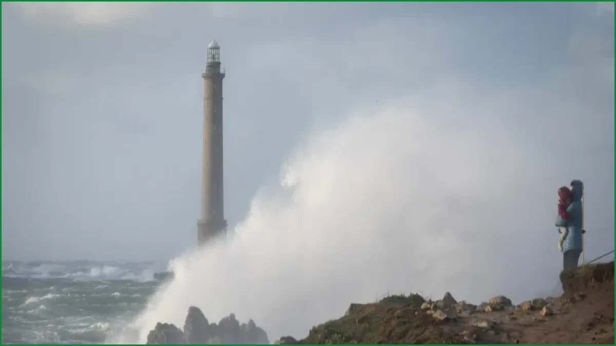 Storms Boelo and Austen Cut Power, Cancel Flights Across Northern Europe