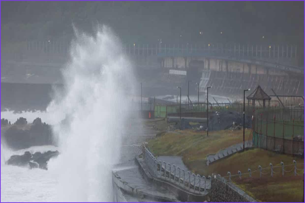 Typhoon Champi Kills One and Injures Over 500 in Taiwan